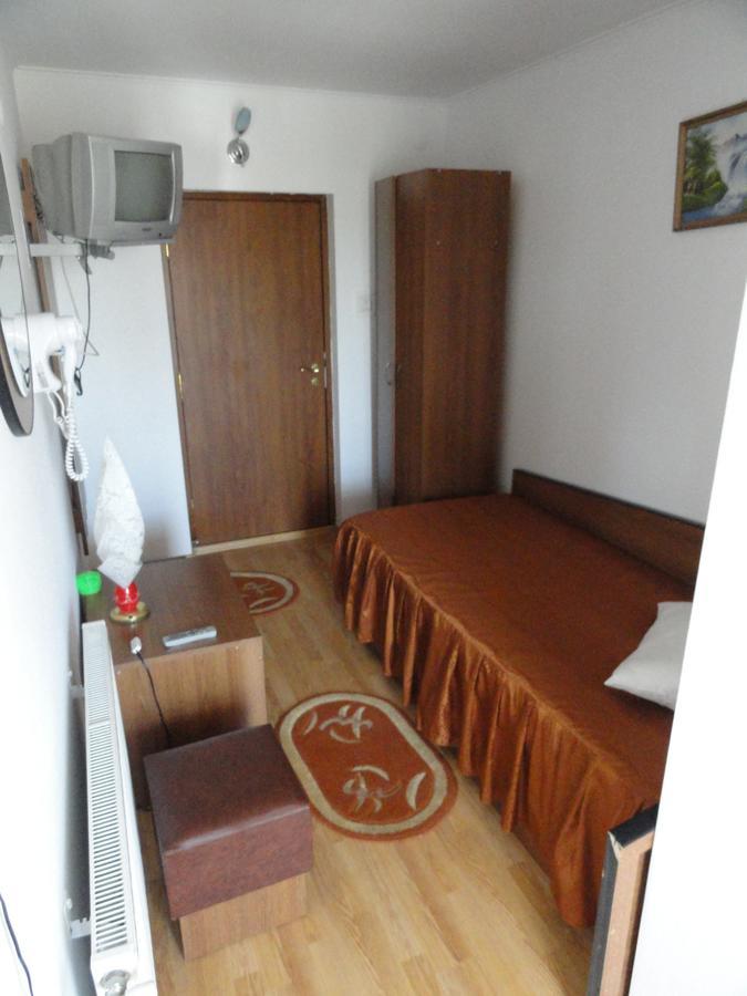 Pensiune Restaurant Avangarde Piteşti Exterior foto